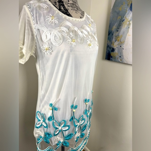 Chic White and Blue Floral Embroidered with Beading Women's Blouse - Picture 2 of 9